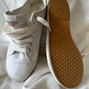 Aerosoles canvas tennis shoes